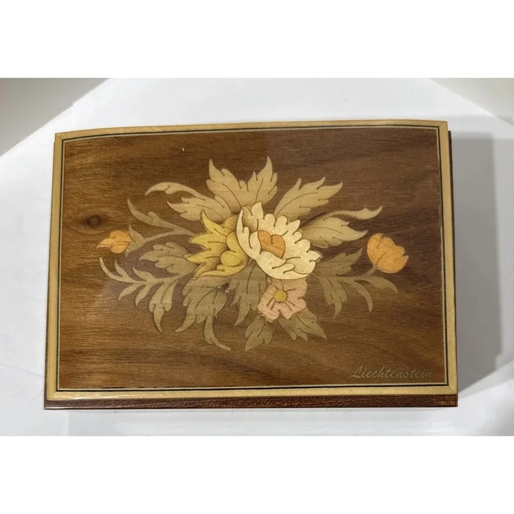 Liechtenstein WoodInlay Floral Music Box 6x2x4 Swiss Mountain Song‎ Cuendet 7207
